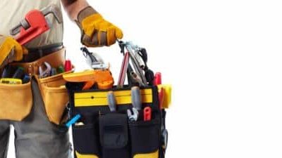 handyman-holding-tool-bag-scaled-e1591924002472-1.jpg